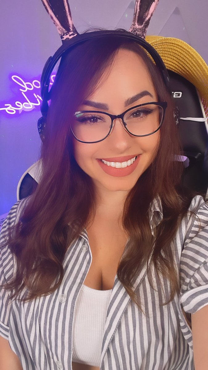 Bunnymon 🐰 on Twitter: "I'll be live on Twitch then on Youtube 🙌 http