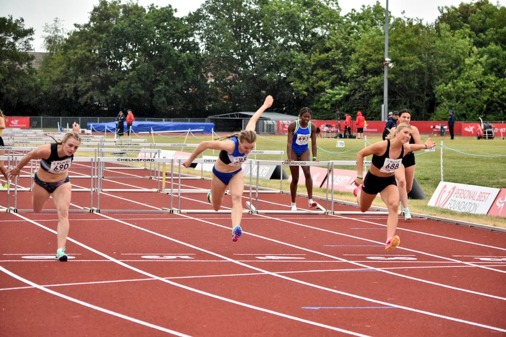 Mia McIntosh (690) took the U20 100m hurdles win on the lean with a time of 13.80 (-3.6).