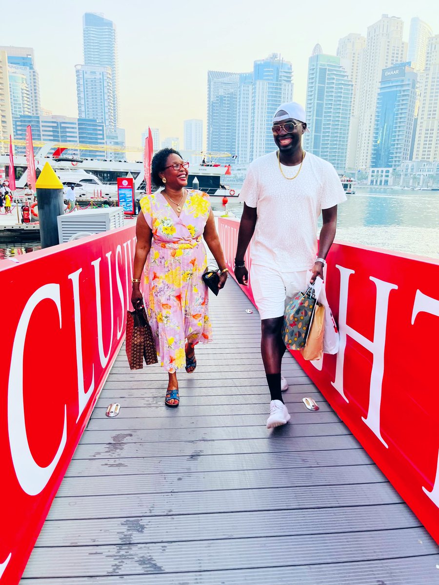 Best Father’s Day gift 💝🌹 #MomAndSon #DubaiMarina