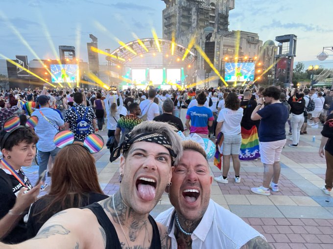 Yesturgays at Disney 🥰 https://t.co/SbNrYiXg2M<a href="/tag/newprofilepic"class="tags"><span>#newprofilepic</span></a>