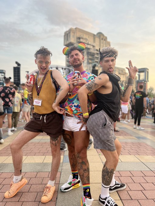 Yesturgays at Disney 🥰 https://t.co/SbNrYiXg2M<a href="/tag/newprofilepic"class="tags"><span>#newprofilepic</span></a>