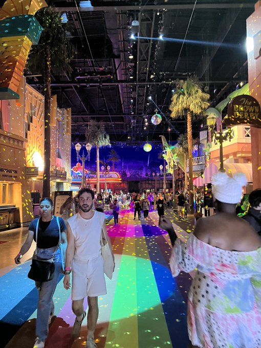 Yesturgays at Disney 🥰 https://t.co/SbNrYiXg2M<a href="/tag/newprofilepic"class="tags"><span>#newprofilepic</span></a>