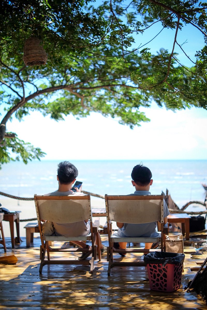 Bora bora คาเฟ่ริมหาดบางแสนข้างร้านกาแฟ way coffee เป็นกึ่งคาเฟ่และร้านอาหาร ได้มาทานข้าว อยากตะโกนว่า ปลาทูทอดน้ำปลาที่นี่อร่อยมาก ยิ่งราดข้าวนะยิ่งเด็ด  ส่วนเมนูอื่นหอยจ๊อปูเนื้อปูแน่นมากจริง ต้องมาลอง #อร่อยไปแดก #อร่อยบอกต่อ #วงในพาแดก #wongnai #aroii #kin24hrs #รีวิวพัทยา