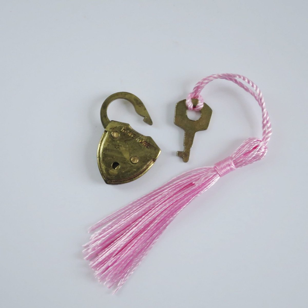swirlingO's tweet photo. Vintage Heart Lock & Key Charm Pendant Set, Mini Padlock and Key, Maid of Honor BFF Gift https://t.co/x2sjF5YPZE #EpiconEtsy #PinIt23 #SMILEtt23 #JunkJournalLock https://t.co/tmjeYCggkO