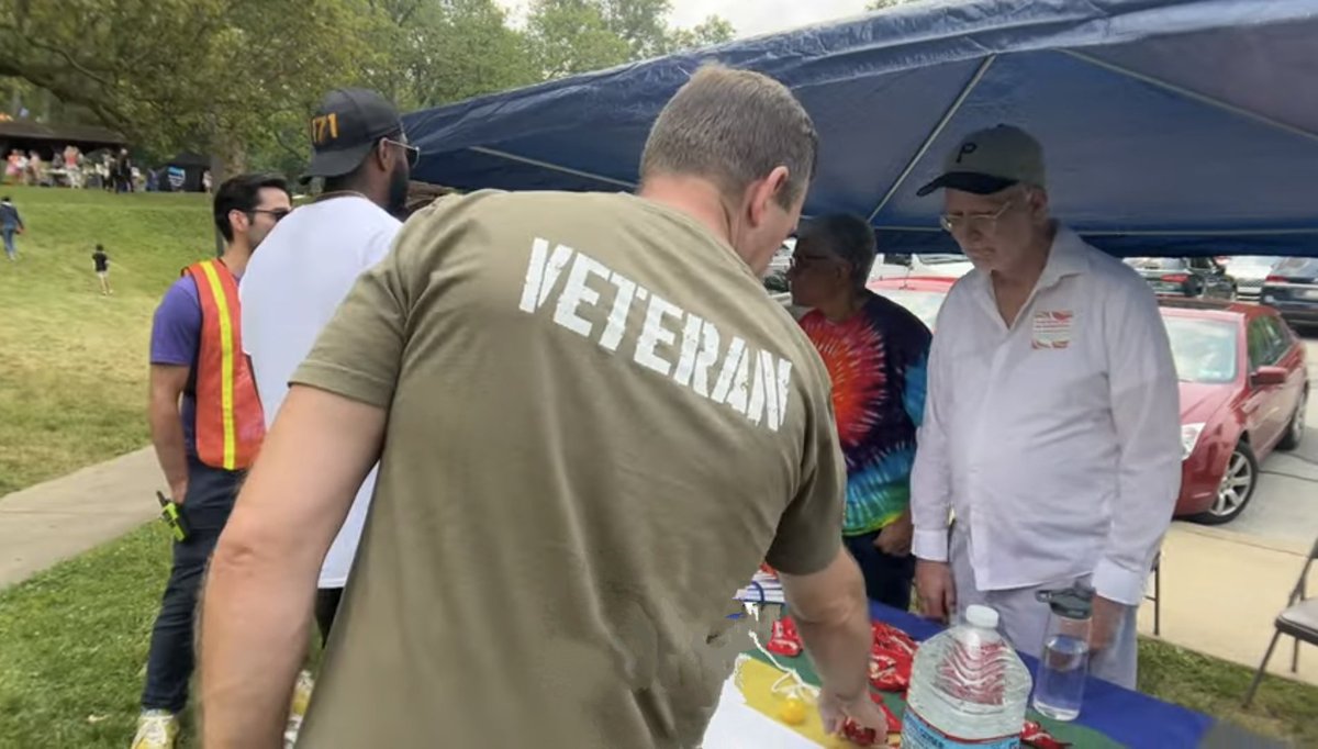 LeboPrideOrg's tweet image. I'd like to give the @Vets4Equality a special thank you for helping us keep the #LeboPrideCelebration a safe event for everyone. Happy Pride! 

❤️🧡💛💚💙💜🖤🤎💙🩷🤍💛