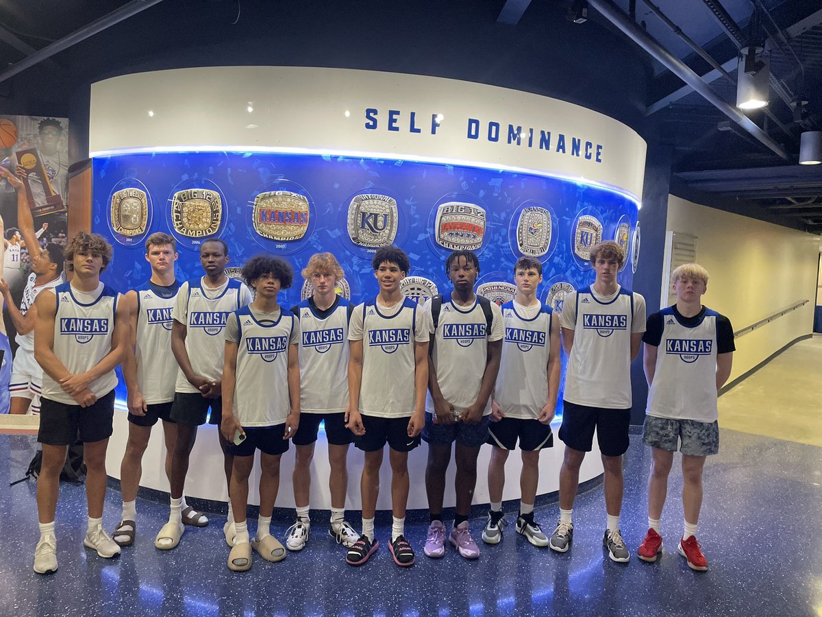 CoachKinney2510's tweet image. The Owls went to Lawrence and had a good weekend of basketball going 4-2. Played teams from South Dakota, Texas, Kansas, Oklahoma, Missouri and Colorado. Learned a lot and continuing to grow as a team. Summer League on Tuesday and KAMO this weekend. #Odub #ReadyGo #GTEA