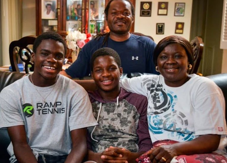 Frances Tiafoe: “I know my mom, my dad, my brother, my girlfriend are all watching this. I want to say thank you to you guys. Without you, I wouldn’t be playing this game of tennis. It’s been an unbelievable journey. We all know what this match meant today. I do it for them” 🥹