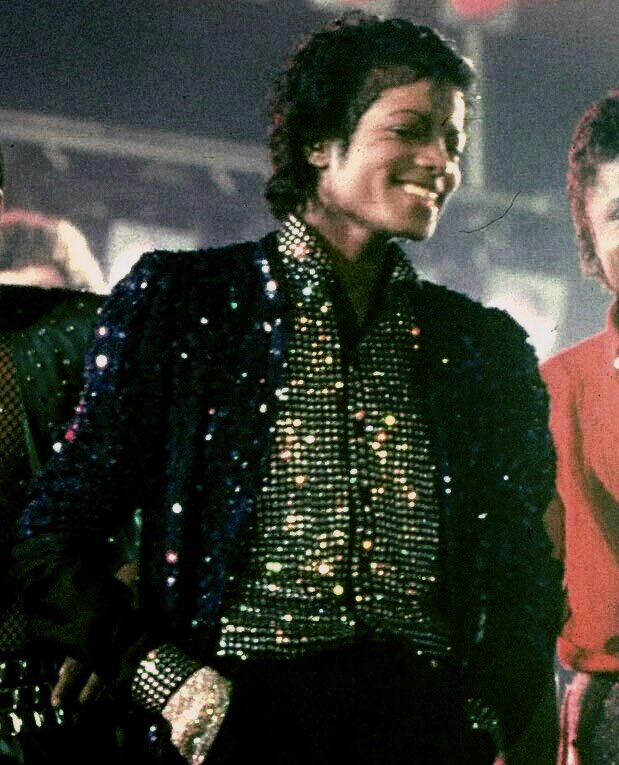 how have i never noticed that he was wearing his iconic motown 25 glitter shirt at the same night he had the burning accident and had to go through hell and right back?