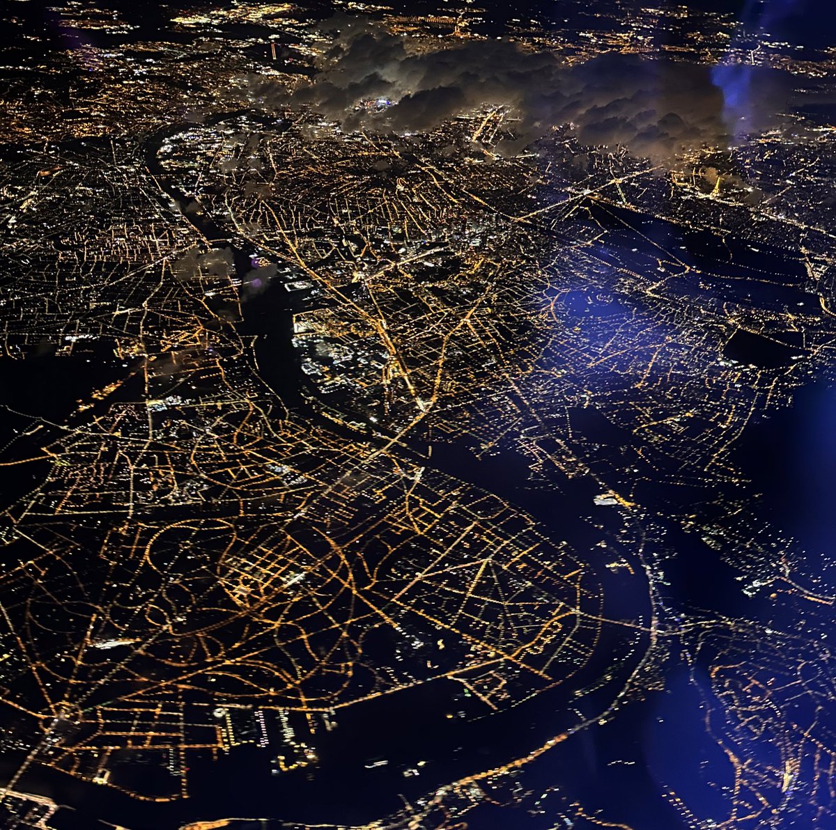 SFawazX's tweet photo. Nighttime enchantment, where city lights illuminate earth  ✨✈️ #CityLights #NightFlight #CaptivatingViews https://t.co/1YWsFWUVHk