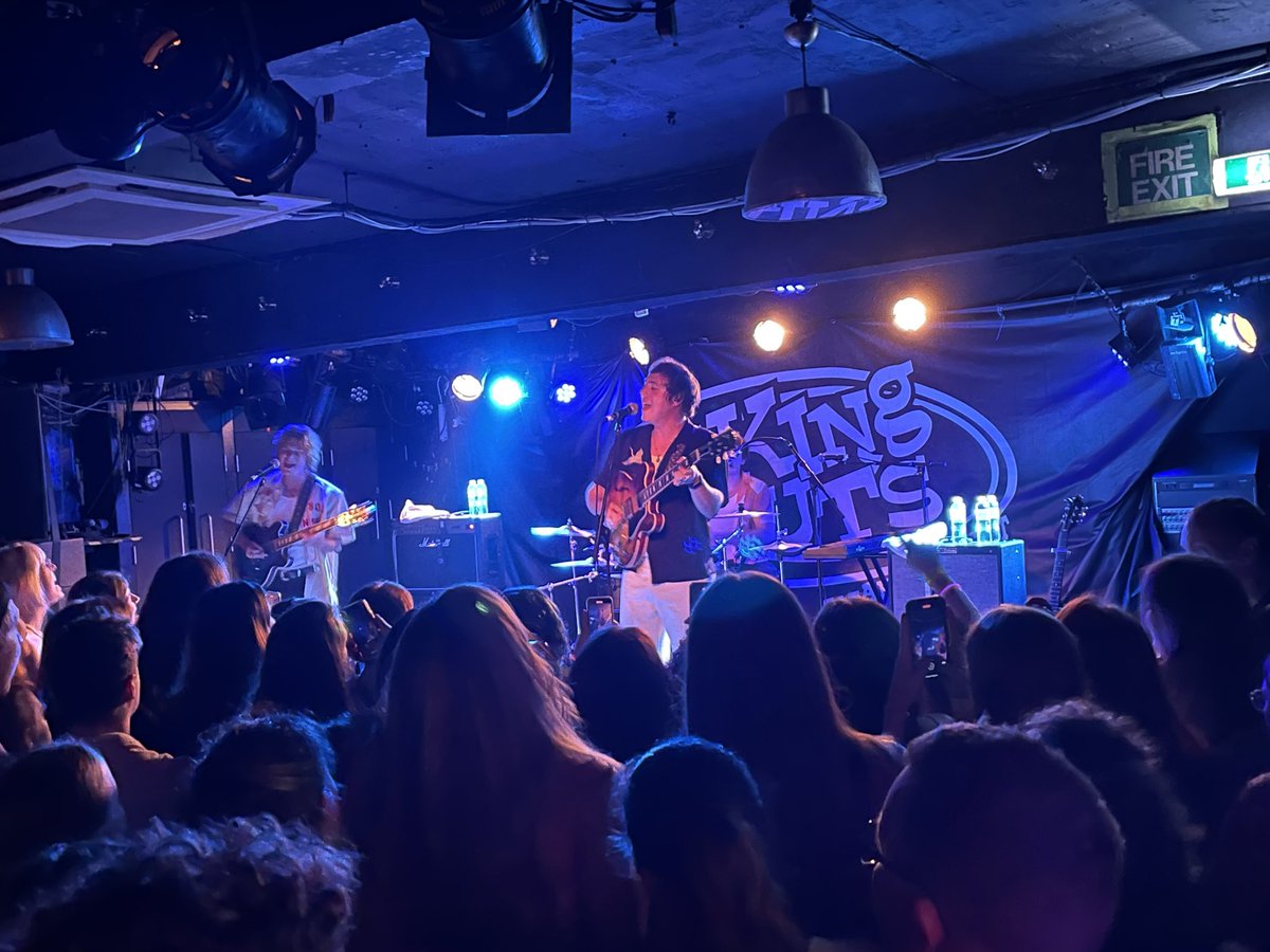aileen_downs's tweet photo. The brilliant @TheTorsBand @kingtuts 🎶 Hottest ticket in town! Elton who…?😉 https://t.co/Rlq5RUZxH5