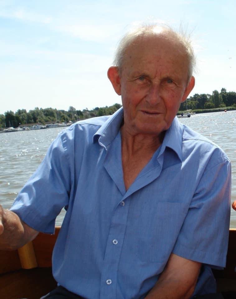 JaneEng79169223's tweet photo. @Mellor76 My thought are with you too Will. I lost my dad in 2019 and I miss him as much now as I did then. His name was Chris and he was a wonderful man 💕 https://t.co/sUsJ63rsNn