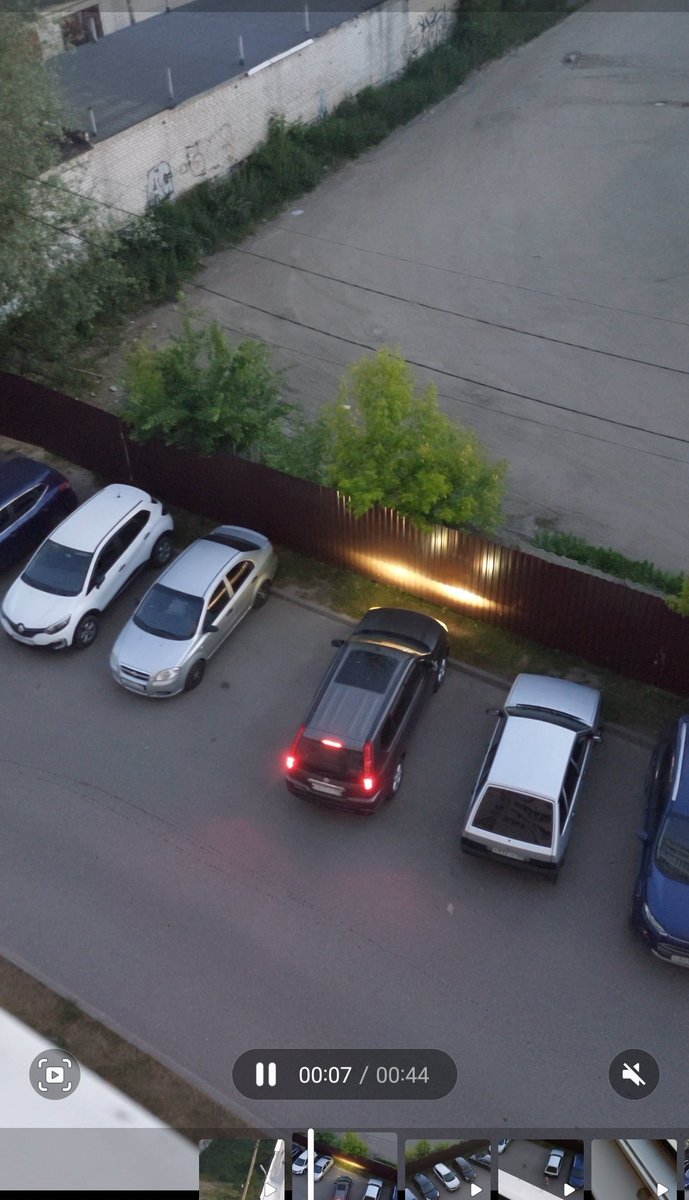 Test_Pro_One's tweet image. Соседка профессиональная парковщица