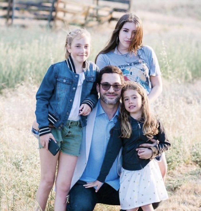 #FathersDay2023 #FathersDay #FeteDesPeres 
#TomEllis Norma, Flo & Marnie