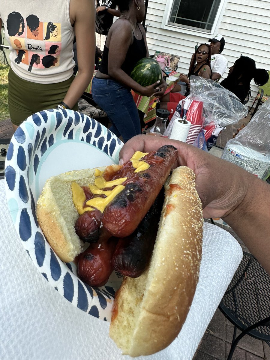 The holster was flimsy, but I just swallowed 4 on the sub roll. Woulda did 5 but I ain’t wanna scare the hoes