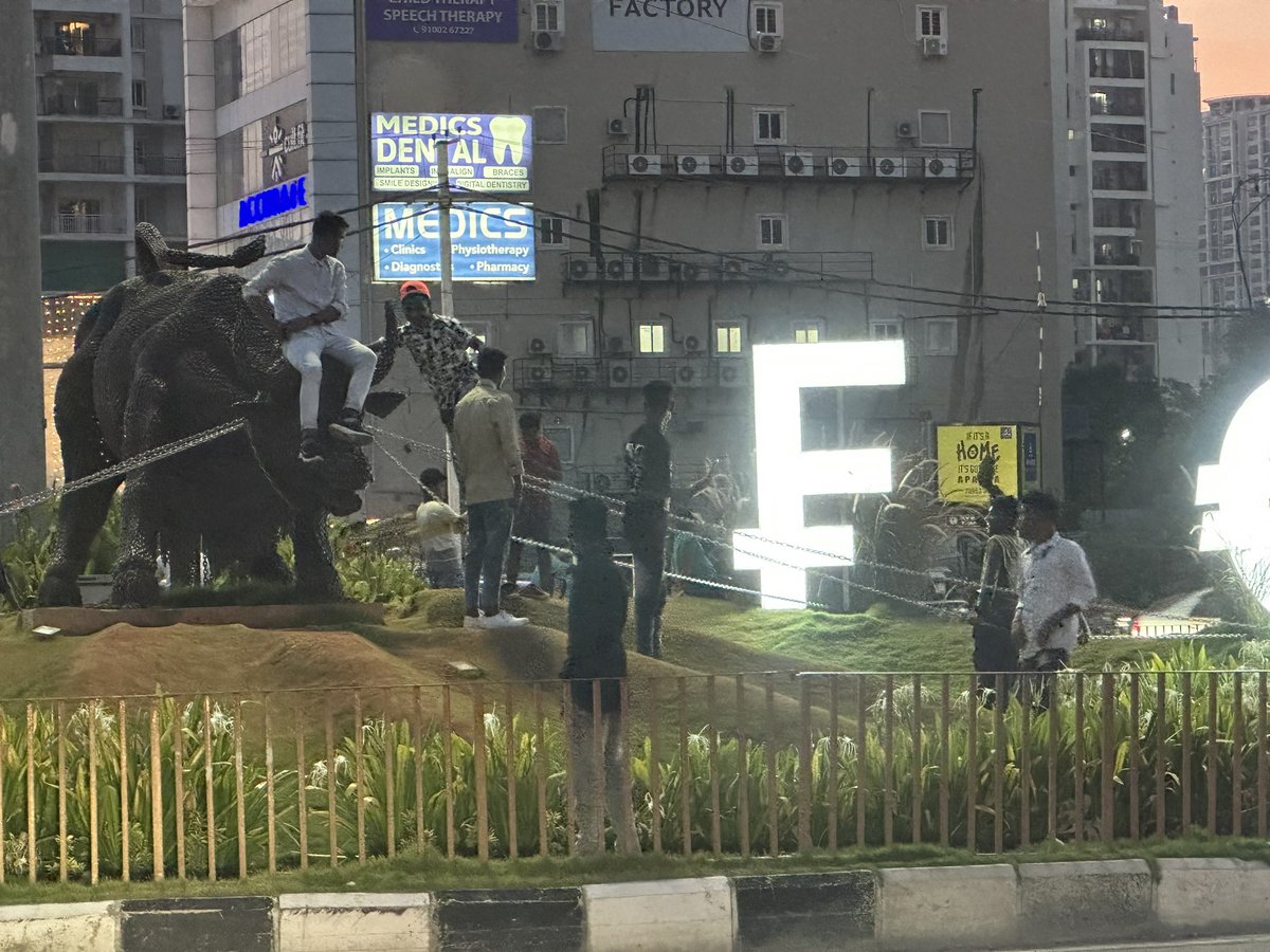 sag_reddy's tweet photo. @KTRBRS Bayya you have invested soo much near Nanakramguda circle. This is the daily situation.If we don’t have a guard , they will break even the chains. Chains are being used as swings. Can we do something @GHMCOnline, will look for response. #needs public parks. https://t.co/5yedBqmA0n