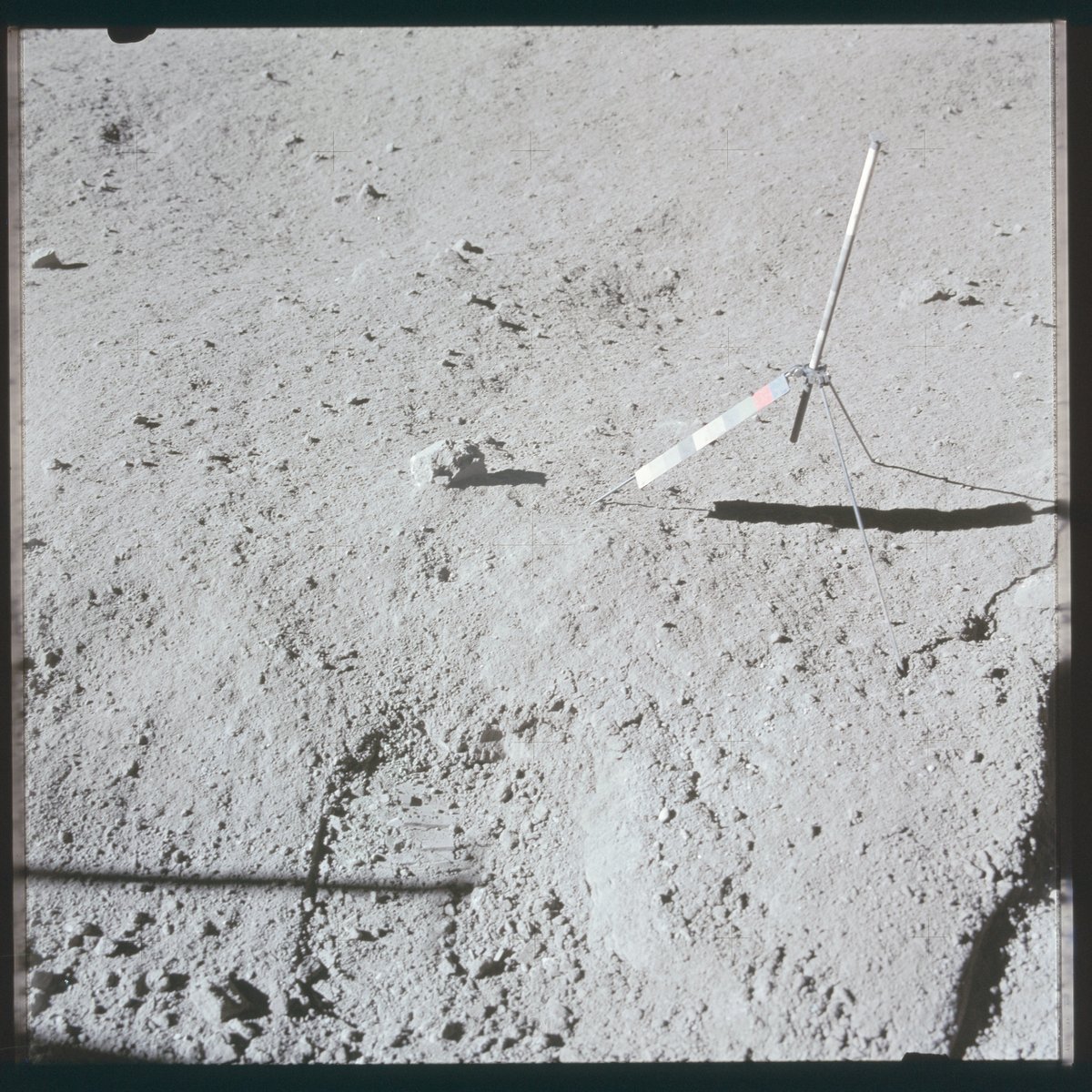 moonshotbot's tweet photo. 🚀🚀🌌
Apollo 15 Hasselblad image from film magazine  86/NN - EVA-1 &amp; 2
🌙🚀🌜
 https://t.co/kTZRxFpwWG https://t.co/HgJ5jyvl0Z