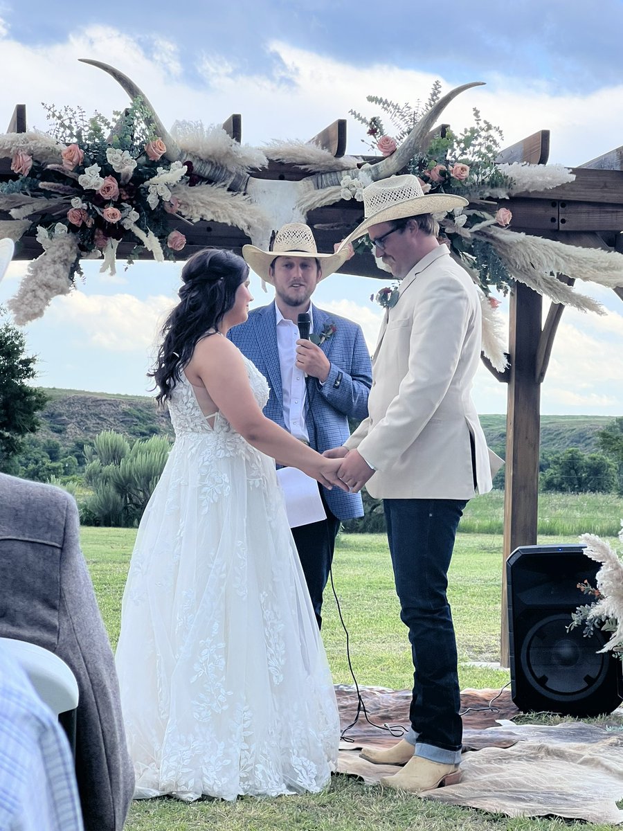 taylorlmclain's tweet photo. Mr. &amp; Mrs. Larrabee 🤍 https://t.co/jY8A8EKuqt