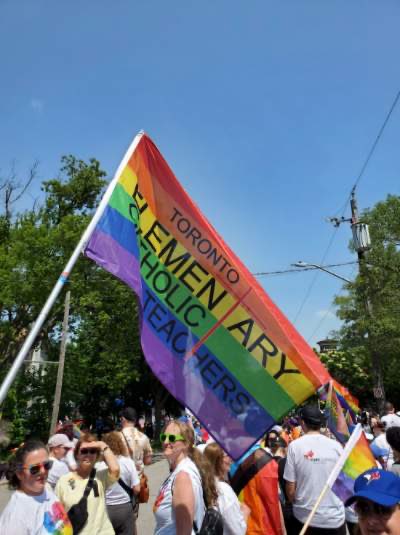 TECT951's tweet photo. TECT proud to join our colleagues ⁦@YorkOECTA⁩ ⁦@YorkPride⁩ this weekend to celebrate diversity and inclusion #2SLGBTQI + https://t.co/NiVtKhMXHR