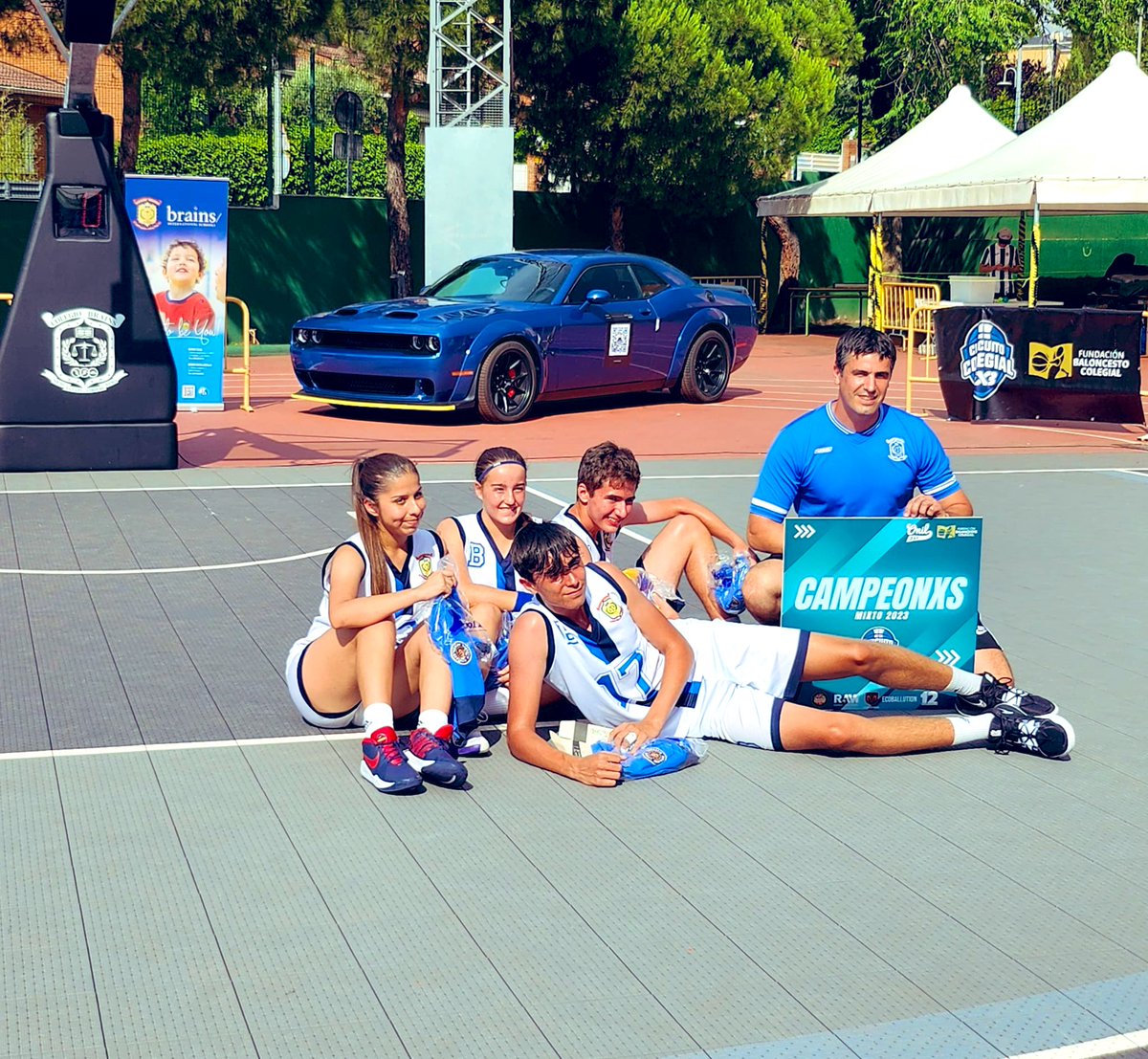 Descubriendo el 3x3 en formato colegial! Con los compañer@s del cole! Qué disfrute! Gracias por este finde a @CopaColegial @onil3x3 @colegiobrains @BasketCanteraTV