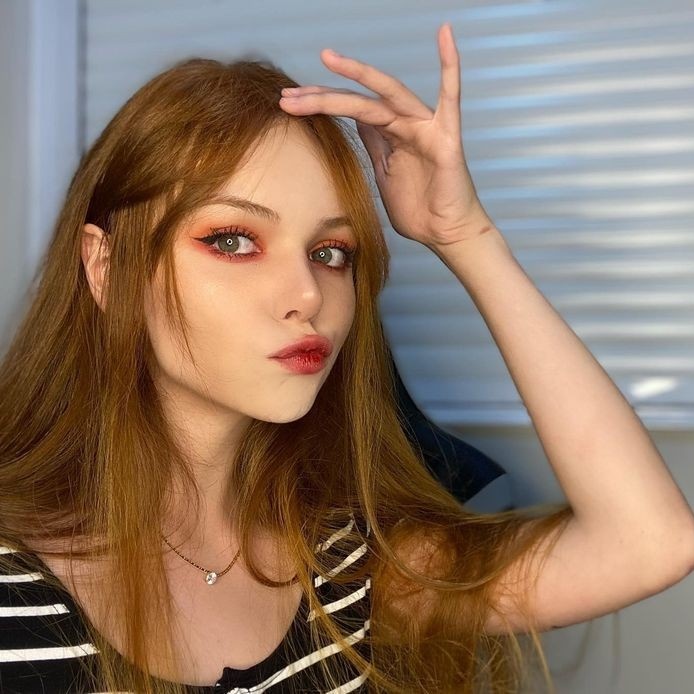 dumbsatic's tweet image. pretty bf              🤝                 obsessed gf