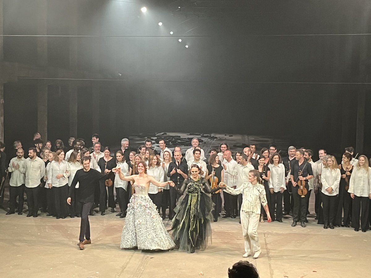 MSophieCalot's tweet photo. Quelle audace ! Orphee et Eurydice   dans une friche industrielle à Bordeaux- Floirac !
Choeurs, orchestre et solistes nous entrainent dans un tourbillon musical . 
Un public nouveau, jeune, une folle gaité👏🏻@RaphaPichon 
 Pulsations, festival inédit soutenu par @FondationOrange https://t.co/coH8gAYryn