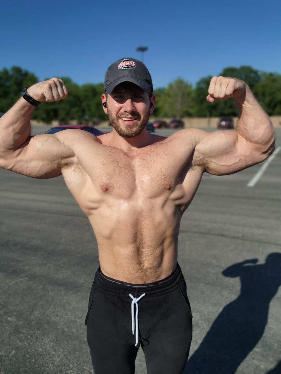 DerrickHenryFit on Twitter "RT DerrickHenryFit Daddy 💪"