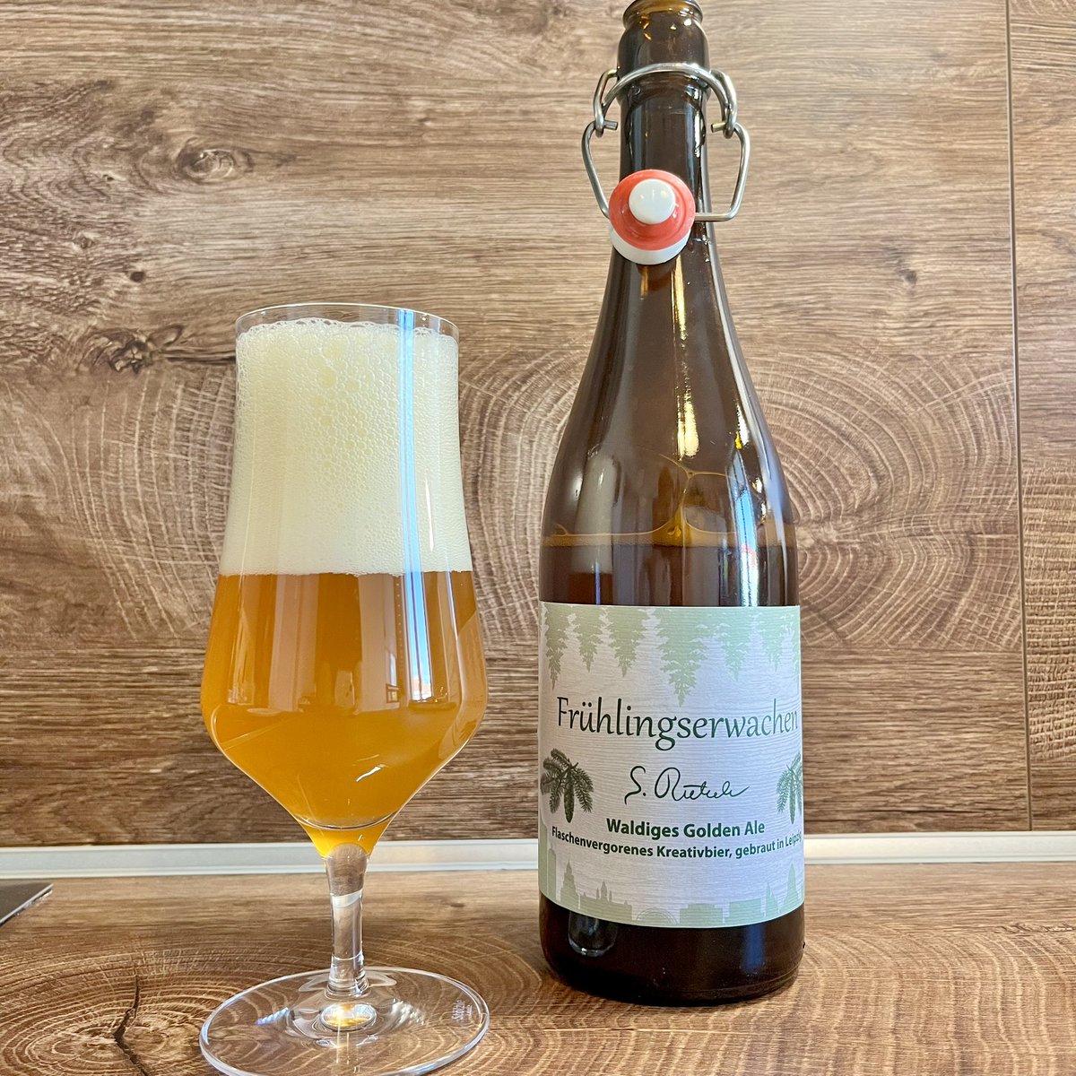geschmacksstark's tweet photo. New kid on the block!? Kinda …
Sebastian Riekehr ist ein gestandener Braumeister, der nun das 1. Bier unter eigenem Namen rausgebracht hat! 
Mit einem „Frühlingserwachen“ beginnt (s)eine Reise durch die Jahreszeiten. Eine Bereicherung - nicht nur für Leipzigs Bierszene. https://t.co/sXtnBqMI4A