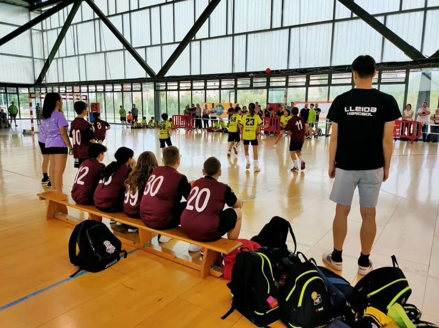 Aquest cap de setmana s'ha portat a terme la Final Nacional Escolar d'Handbol. Esdeveniments pels quals vam apostar i que porten moltes famílies a #Tortosa.  Aquest cap de setmana 300 xiquets i xiquetes. Gràcies Centre d'Esports i <a href="/jaumedomingo/">💛Jaume Domingo💛</a> i <a href="/UCECcat/">Consells Esportius de Catalunya</a> per confiar en Tortosa