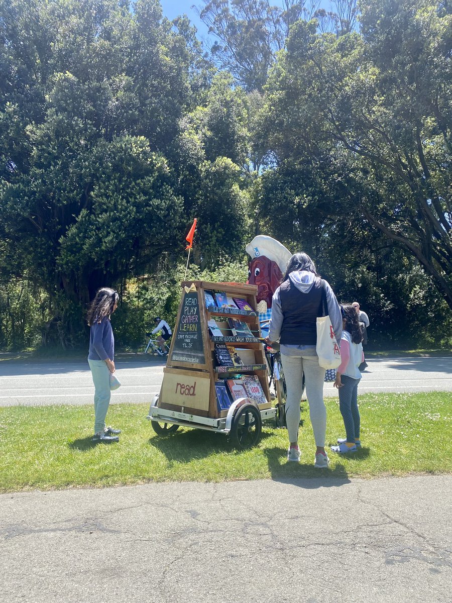 bibliobicisf's tweet photo. Beautiful sunny summer day in Golden Gate Park, get on the promenade and get a free book! 💕, la Bibliobicicleta https://t.co/FSt2gYUMaD