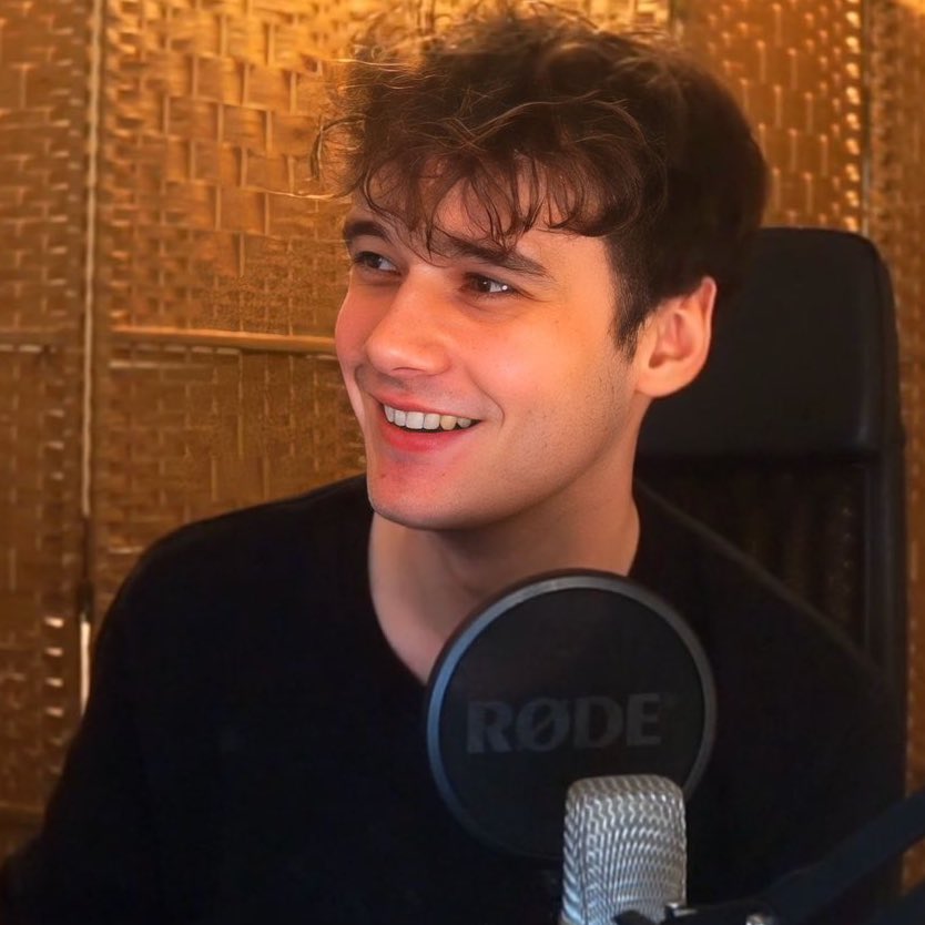 csllbti's tweet image. pretty gf              🤝                 obsessed bf