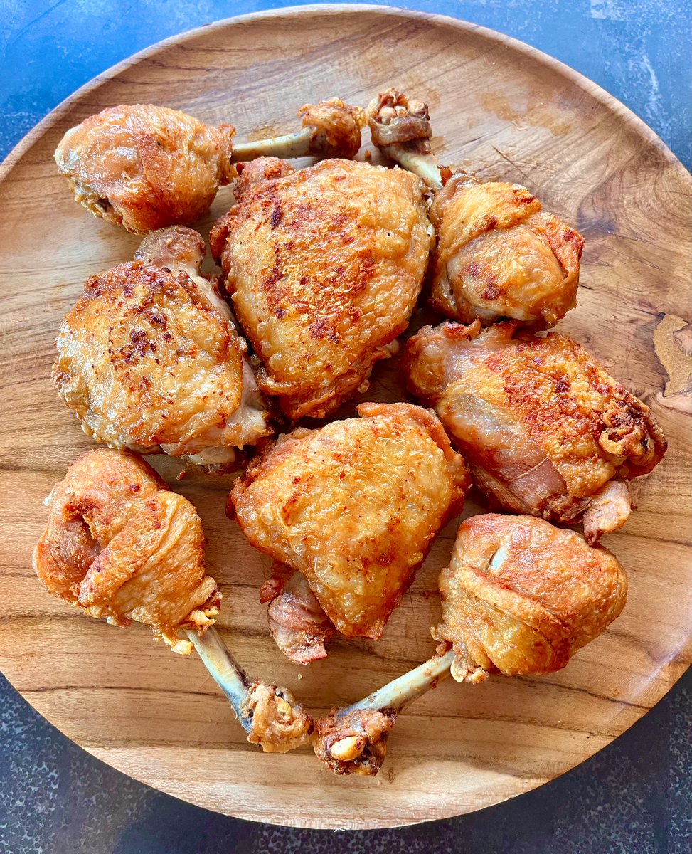 CaryKelly11's tweet photo. If you’ve never introduced raw chicken to hot bacon grease, you don’t know what you’re missing. This is how you fry chicken to a crisp without flour or breading. #Carnivore #carnivorediet #keto #lchf #Yes2Meat #RealFood https://t.co/r3q99PlTiW