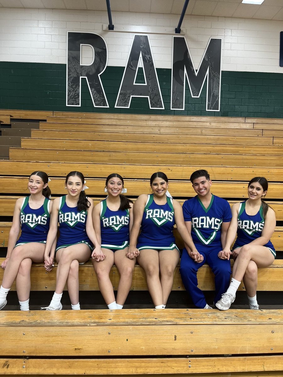 @MontwoodHSCheer tweet media