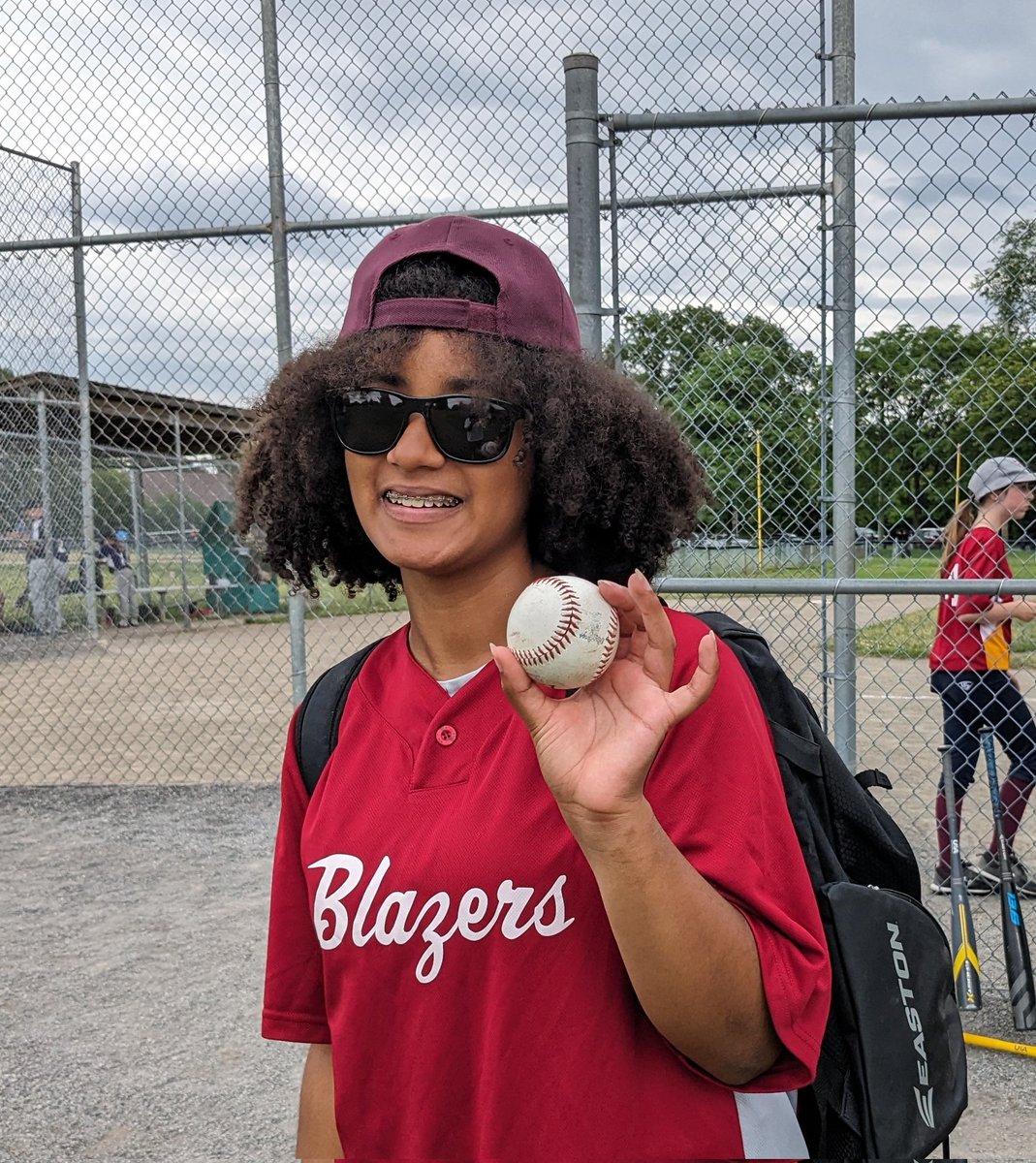 OWLLD2's tweet photo. Congrats to Gwen C. on her home run in today's junior all girls game vs South Ottawa! #OWLLTwins #OWLL #AllGirls #Ottawa #Baseball #LittleLeague #GirlsWithGame https://t.co/n2PI494PZh