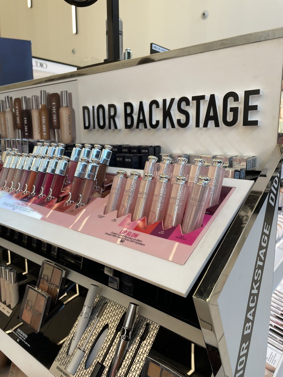 ClaireReporting's tweet photo. Shopping at #sephoraatthegrove #diorbeauty #thegrove https://t.co/b6CNry7HOh