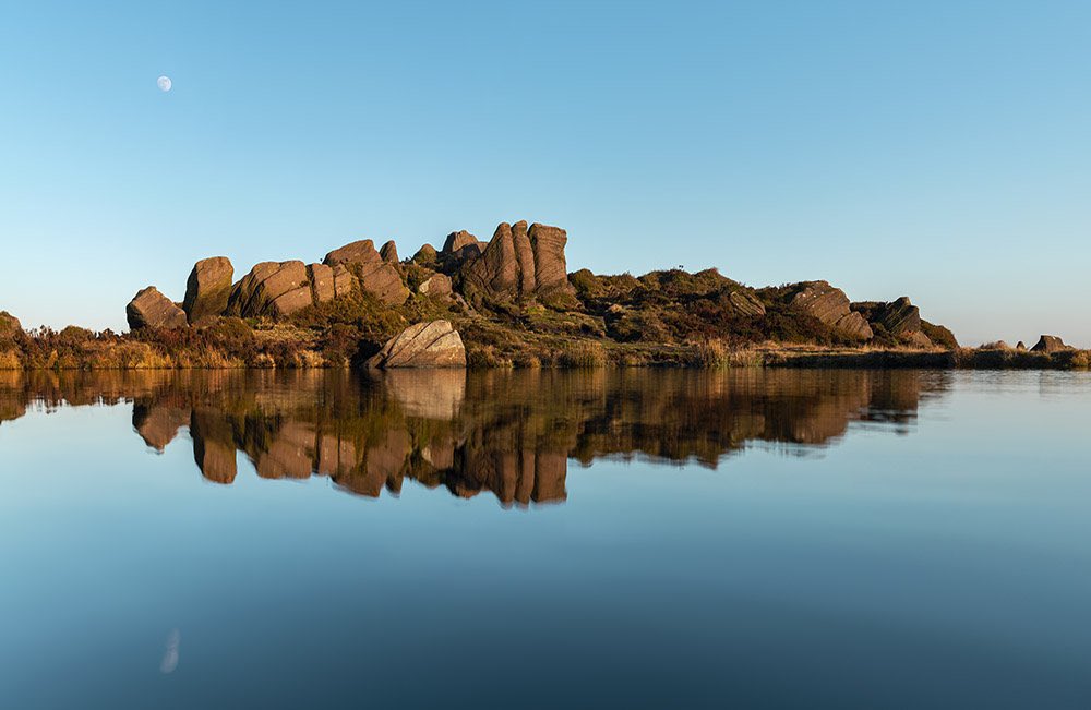 The reflected rocks by Doxey Pool up on the Roaches.

Explore more of my landscape photography here andrewbrooksartist.com/landscape-phot…