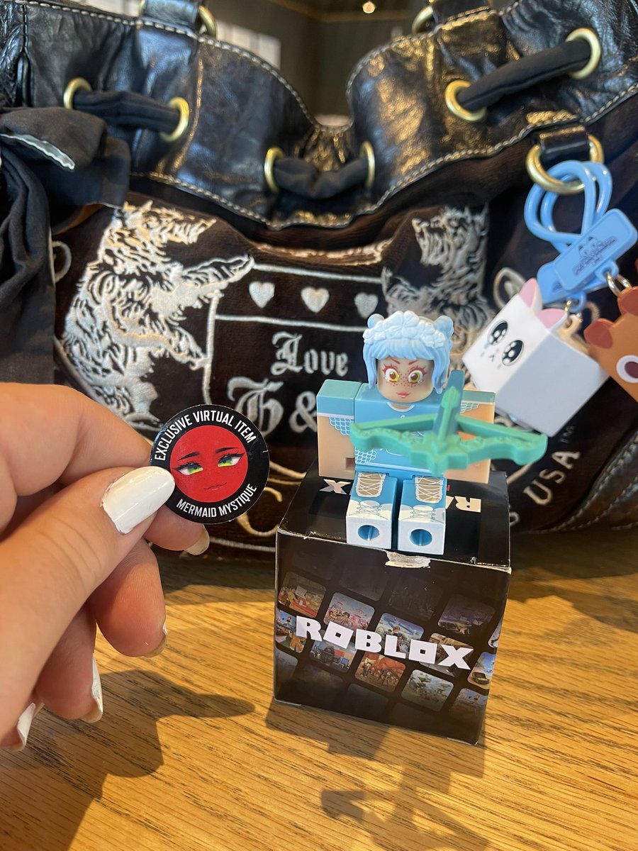 bloxy_bae's tweet image. Score!! #roblox #mermaidmystique #toycode #face #robux #toycodeface
