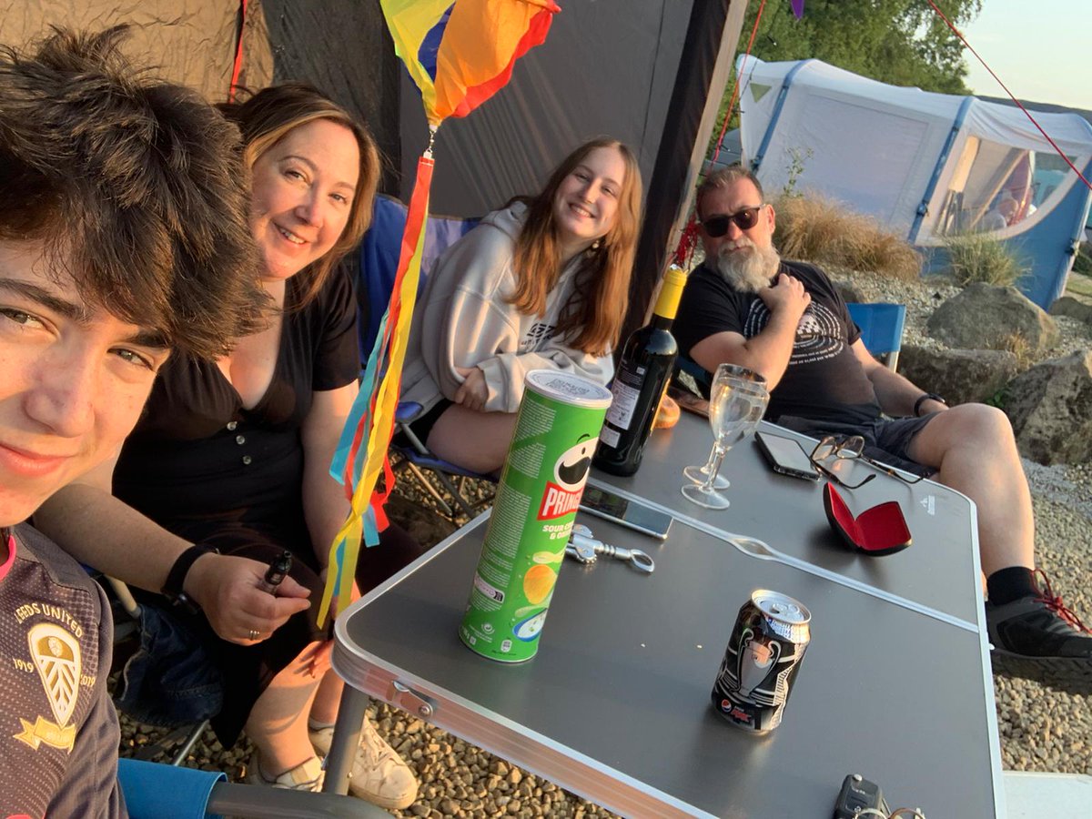 Lovely that our 2 still want to camp with us #vanlife #familytime