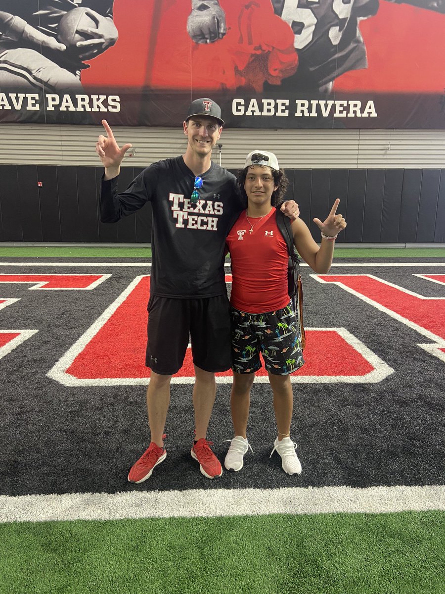 cris6castro's tweet photo. Had a great camp today @TexasTechFB!!! Thanks for inviting me and having me out @ZKittley &amp; @TTUKirkBryant can’t wait to be back this fall!!! #WreckEm @JoeyMcGuireTTU @COACHJUICE_ @CoachKennyPerry @CoachCochranTTU @Coach_Vasey @Jake_Pittman11 @jkbtjc_53 @BnanceTTU https://t.co/qaOVDqdgEB