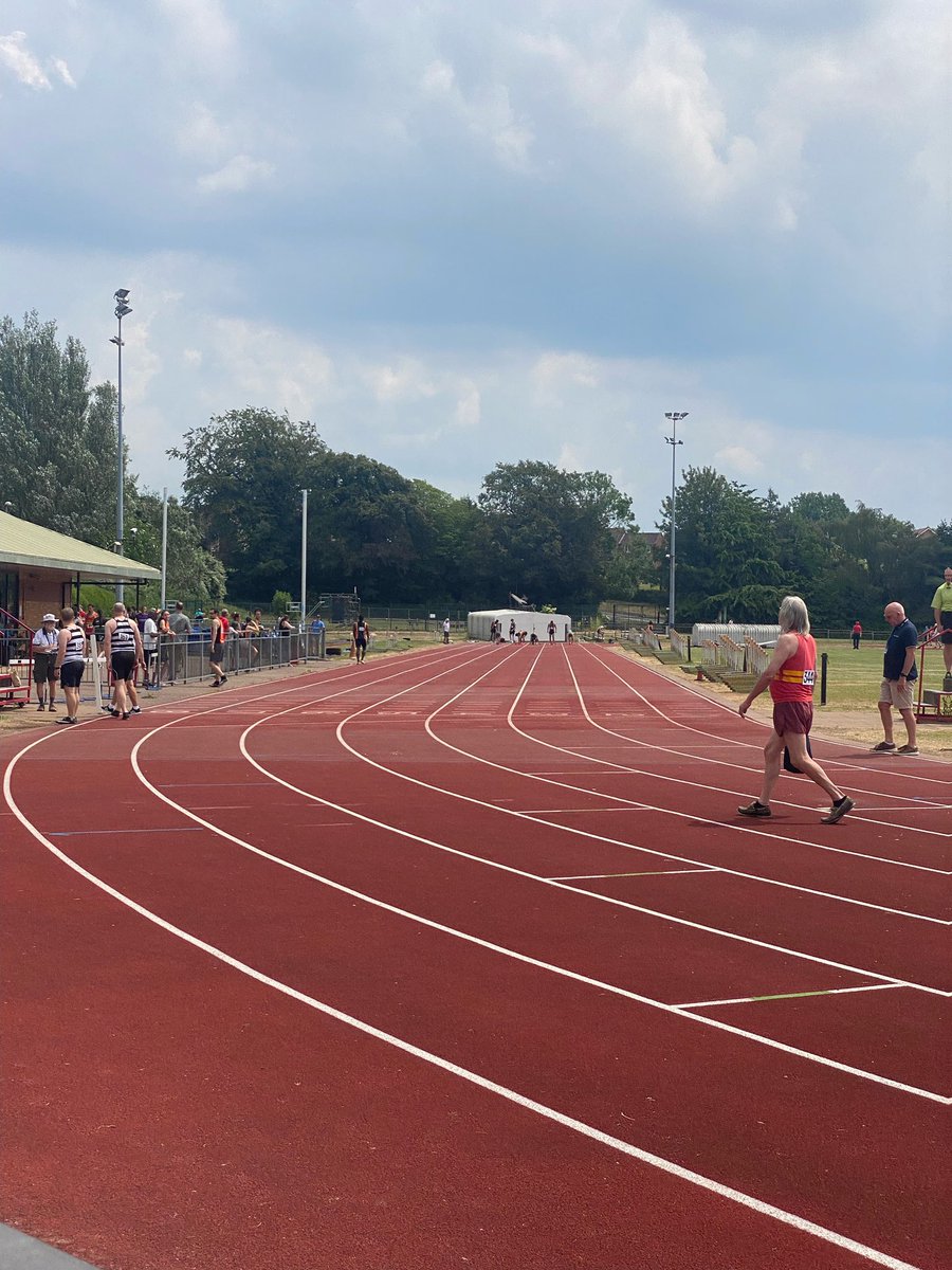 Hemel Hempstead today for Ella running in the SAL for <a href="/RystonRunners/">Ryston Runners AC</a> 🥈100m 🥈200m with PB 27.6 and 🥈for the club , fantastic result 🏃‍♀️🤩