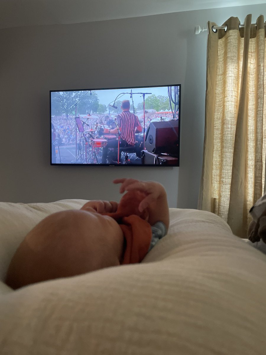 smilingkillah's tweet photo. @umphreysmcgee @Bonnaroo @hulu Shredding right along! https://t.co/vTxQBV0kwz