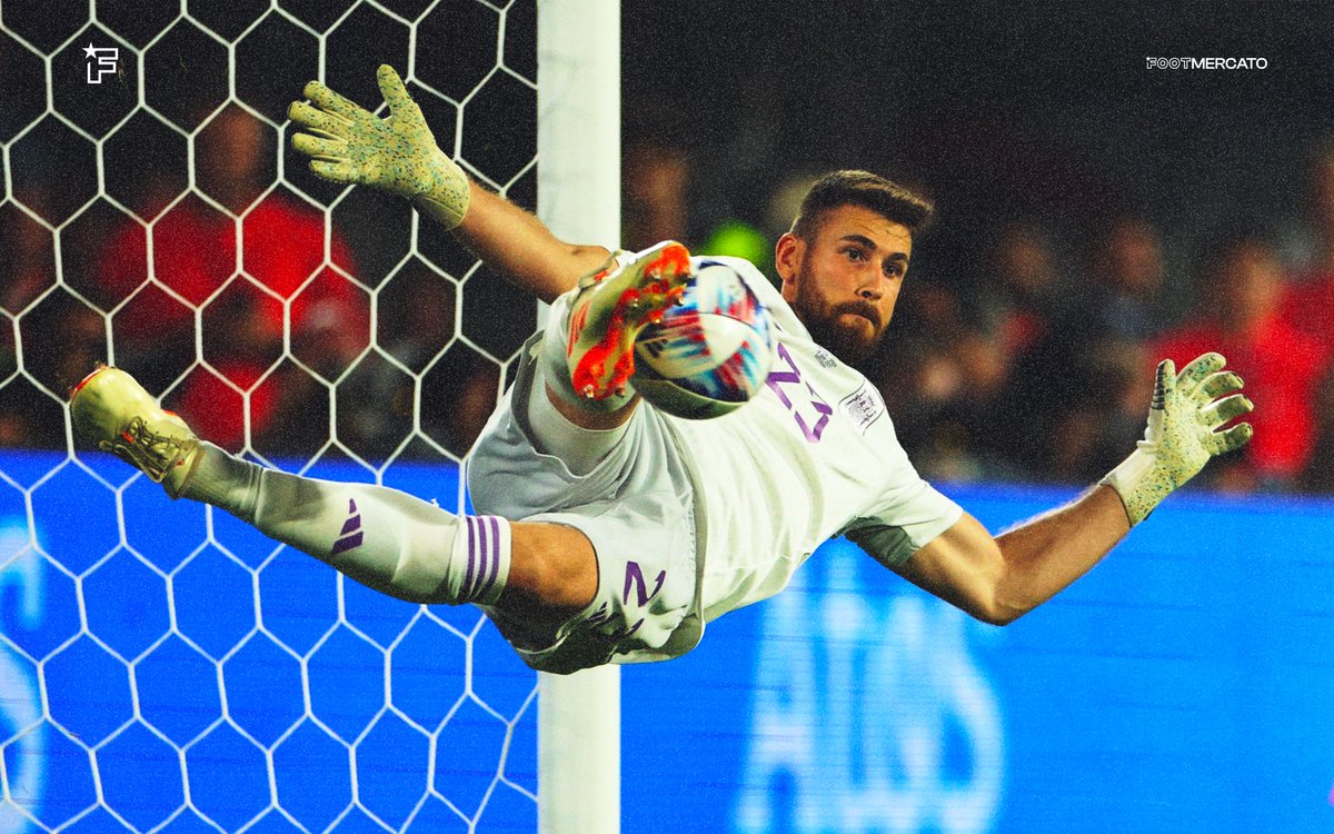 footmercato's tweet photo. L'Espagne peut dire MERCI à Unai Simón !
#CROSPA #UEFANationsLeague https://t.co/9Zp7mX7j7q