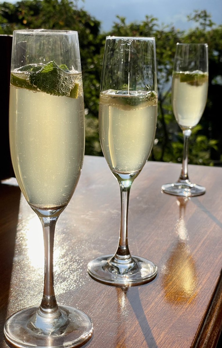 Drei tolle Erfolge: JA zum #Mindestlohn in ⁦<a href="/StadtWinterthur/">Stadt Winterthur</a>⁩ und ⁦⁦⁦<a href="/stadtzuerich/">Stadt Zürich</a>⁩ - JA zum #Klimaschutz und mit ⁦<a href="/martinablum/">Martina Blum</a>⁩ eine kompetente neue Stadträtin in ⁦<a href="/StadtWinterthur/">Stadt Winterthur</a>⁩ ⁦<a href="/spwinti/">SP Winterthur</a>⁩ ⁦<a href="/spzuerich/">SP Zürich</a>⁩ ⁦Darauf stosse ich an 😉🥂💪🏻