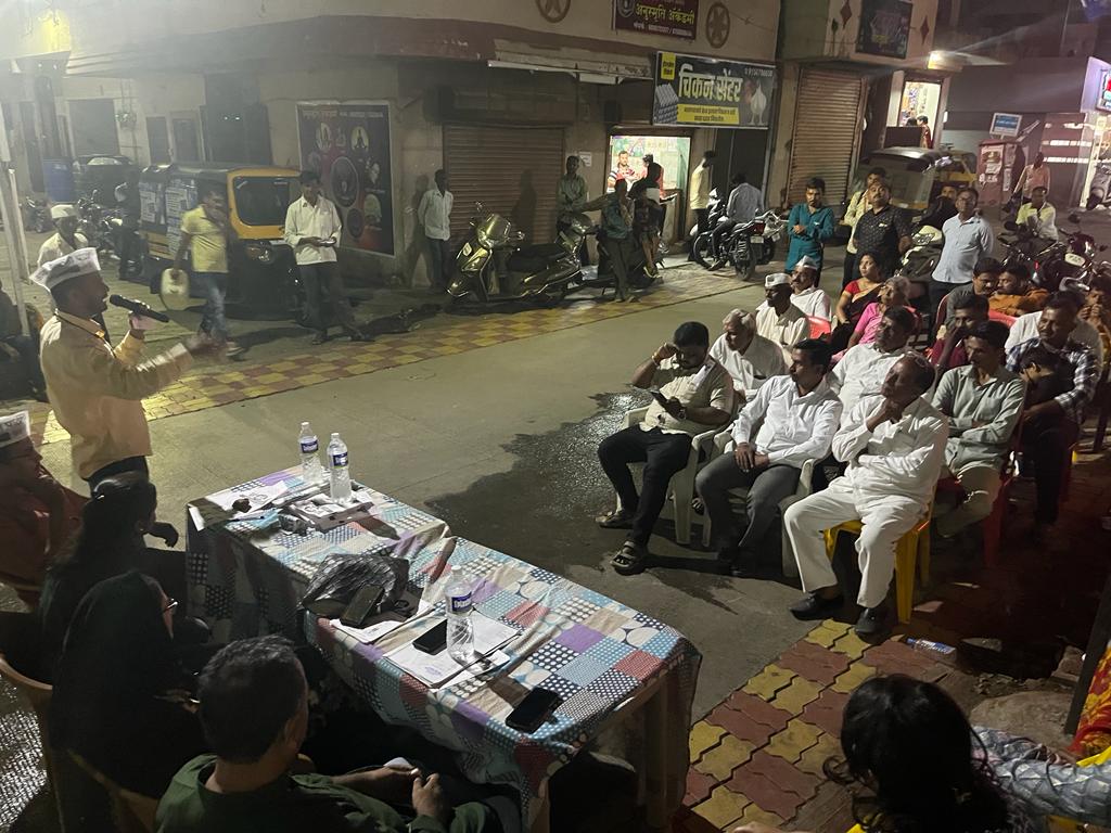 AAPMaharashtra's tweet photo. #स्वराज्य_संवाद पुणे शहर!
शहरातील आनंद नगर, फुरसुंगी भागात जनसंवाद सभा घेण्यात आली. सभेचे नियोजन स्थानिक पदाधिकारी सचिन कोतवाल, अशोक हरपळे, अस्मिता मांढरे यांनी केले होते. यावेळी आनंद अंकुश, शमीम पठाण, कनिष्क जाधव ��ांनी उपस्थितांना मार्गदर्शन केले. https://t.co/LFmlDiVZxL