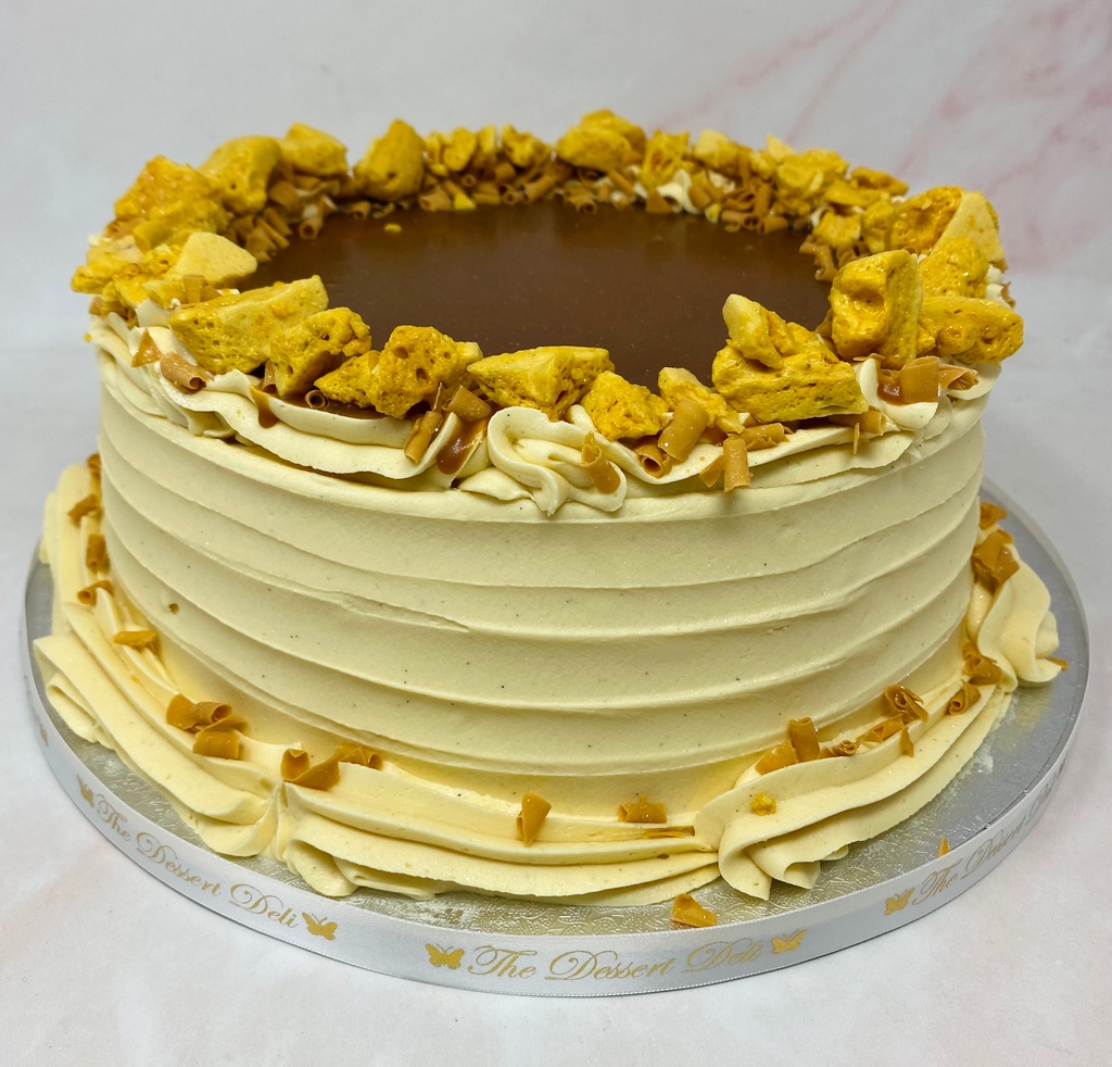This delicious ⁠#SaltedCaramelCake is part of the wide selection of Classic #CelebrationCakes find all the flavours on my website, link in bio, for you to choose from now!