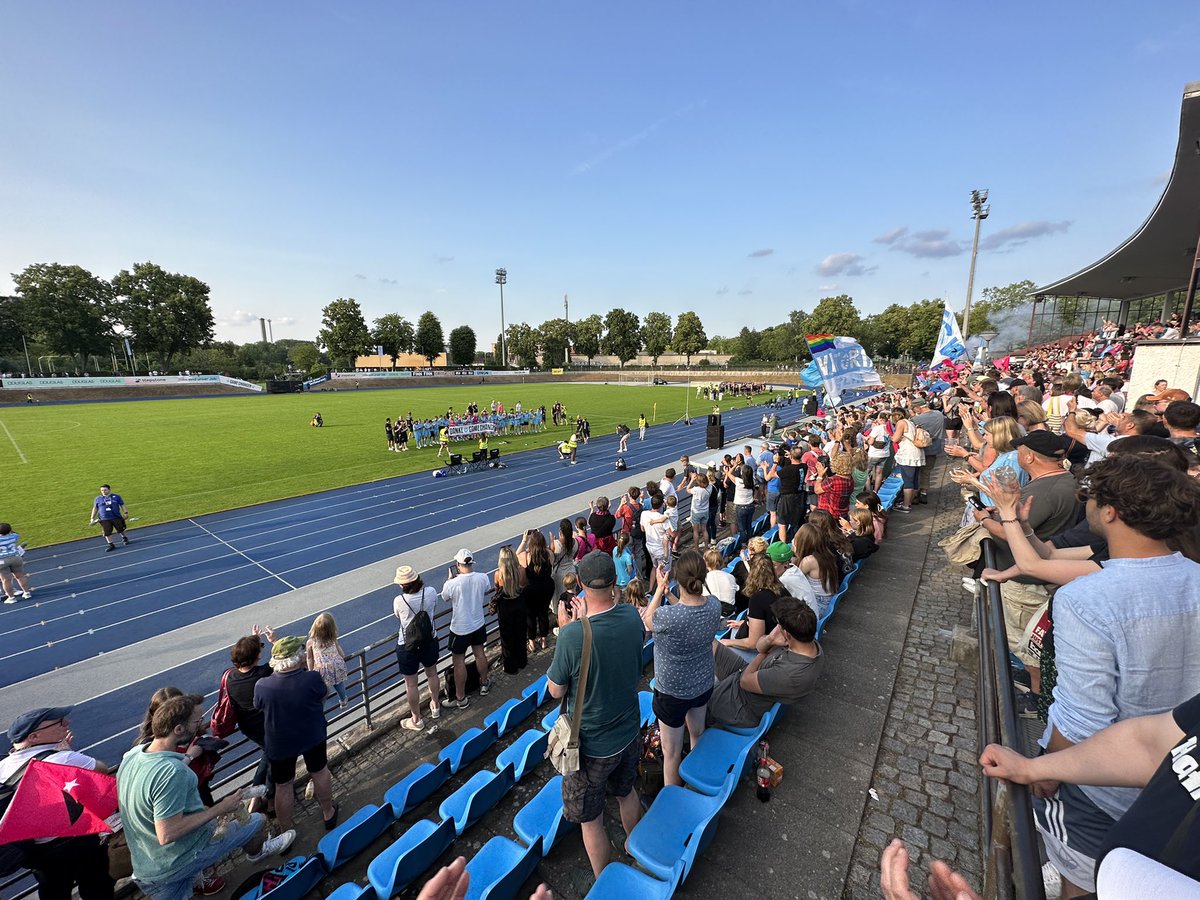 #fairkicktbesser (@fairkicktbesser) on Twitter photo Heute feuerten wir, dank 75. Freikarten von Stadträdtin Fr Böhm, unsere #Steglitzerinnen von <a href="/ViktoriaBerlin/">Viktoria Berlin</a> im Relegationsspiel zur 2.Fußball Bundesliga der Frauen an. Ergebnis passte heute leider nicht zur starken Leistung. Kopf hoch. Stimmung war top! #Frauenfußball #Viktoria Heute feuerten wir, dank 75. Freikarten von Stadträdtin Fr Böhm, unsere #Steglitzerinnen von <a href="/ViktoriaBerlin/">Viktoria Berlin</a> im Relegationsspiel zur 2.Fußball Bundesliga der Frauen an. Ergebnis passte heute leider nicht zur starken Leistung. Kopf hoch. Stimmung war top! #Frauenfußball #Viktoria