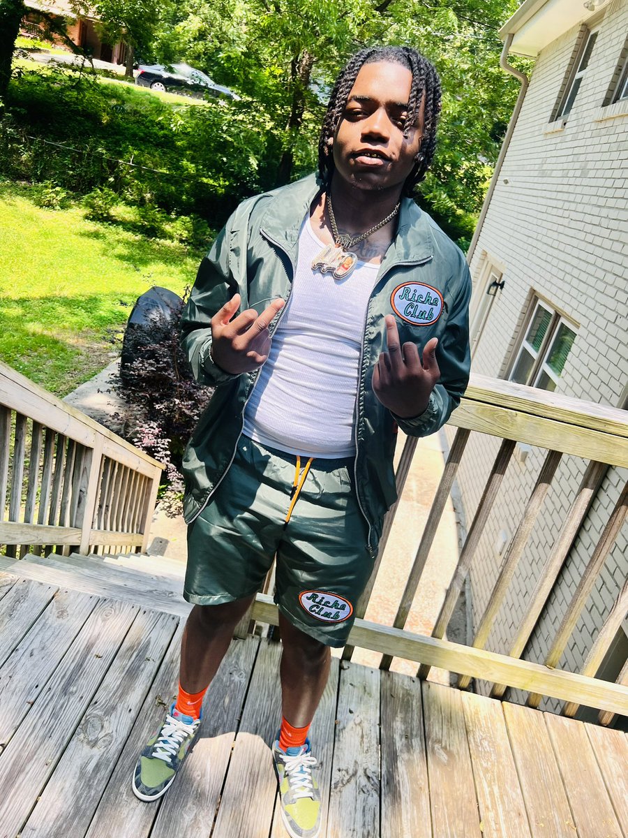 HywiFlex's tweet photo. In the trenches Iโm the same nigga just a lil fame now ๐ช๐พ๐ช๐พ #HYWI #LLO https://t.co/OVWoLyfZVZ