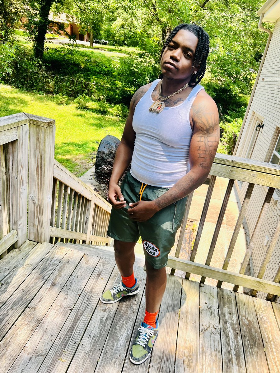 HywiFlex's tweet photo. In the trenches Iโm the same nigga just a lil fame now ๐ช๐พ๐ช๐พ #HYWI #LLO https://t.co/OVWoLyfZVZ