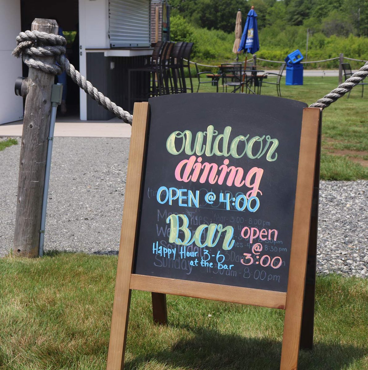 melivingcom's tweet image. Outdoor Dining In New England at When Pigs Fly in Maine - nelivingmagazine.com/dining/ #whenpigsfly #mainefood #mainepizza #mainelove #maineliving #southernmaine #Maine #MELiving #Pizzeria #OnTap #MaineBeer #MaineBrews #Mainebar #OutddoorDining