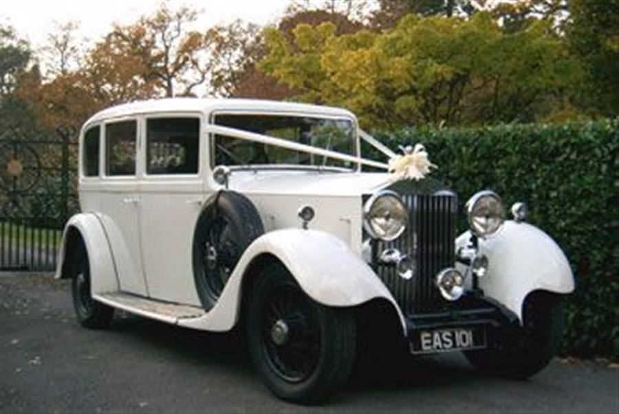 Great to see another 5 star review for the service we provided for this wedding in Hampshire. Thanks. theweddingcarhirepeople.co.uk/wedding-car-da… See all reviews here theweddingcarhirepeople.co.uk/wedding-car-re… #RollsRoyceWeddingCars #RollsRoyceWeddingCarHire #WeddingCarsHampshire #AllSaints'Churchweddings #weddingcarp