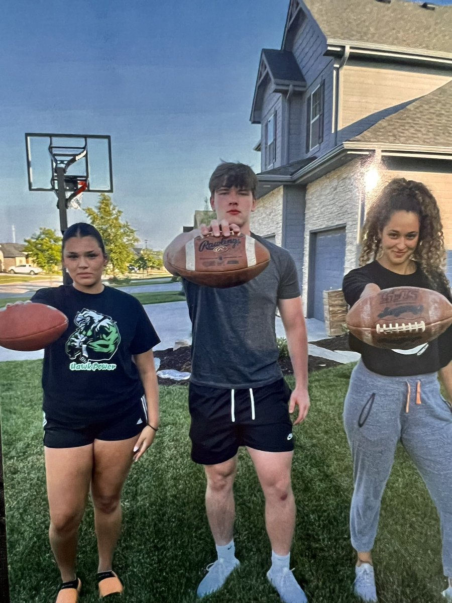 When you are a #girldad and your daughters want to tease you about loving your players more than them on Father’s Day… 🤦🏾‍♂️😅😂 (Thanks to <a href="/GrantBe69381577/">Grant Berry</a> for being a good sport 👍🏾)